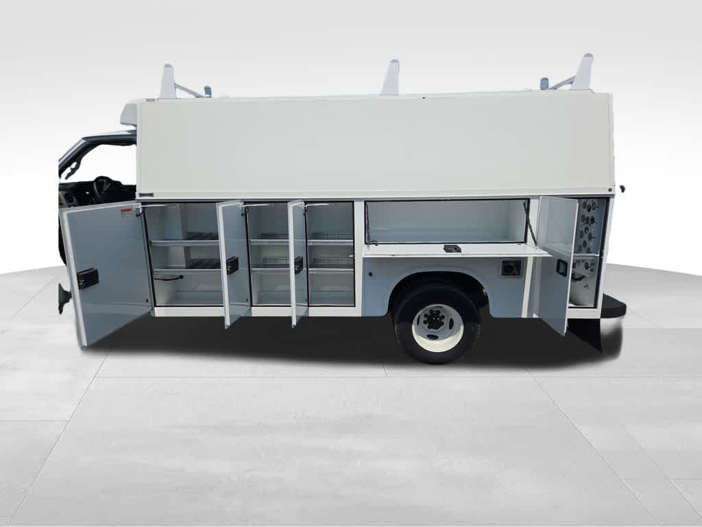 2024 Ford E-Series Cutaway Base