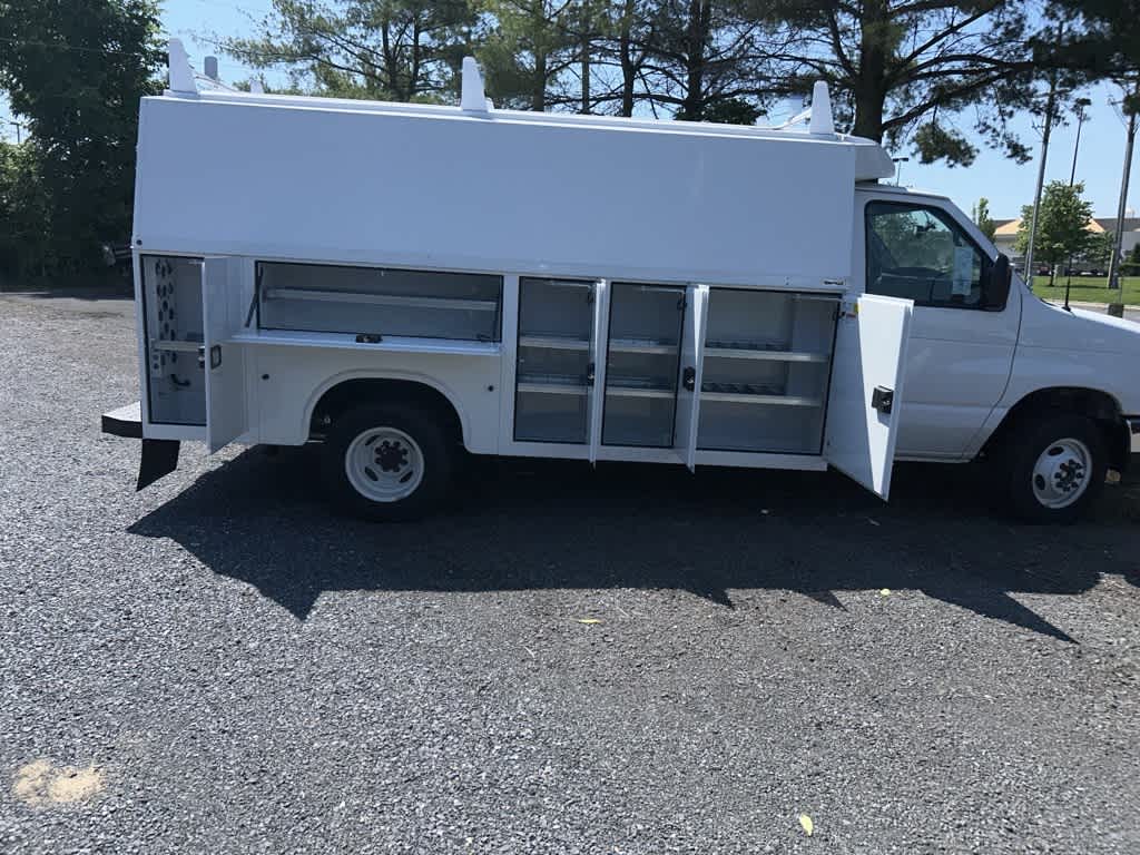 2024 Ford E-Series Cutaway Base