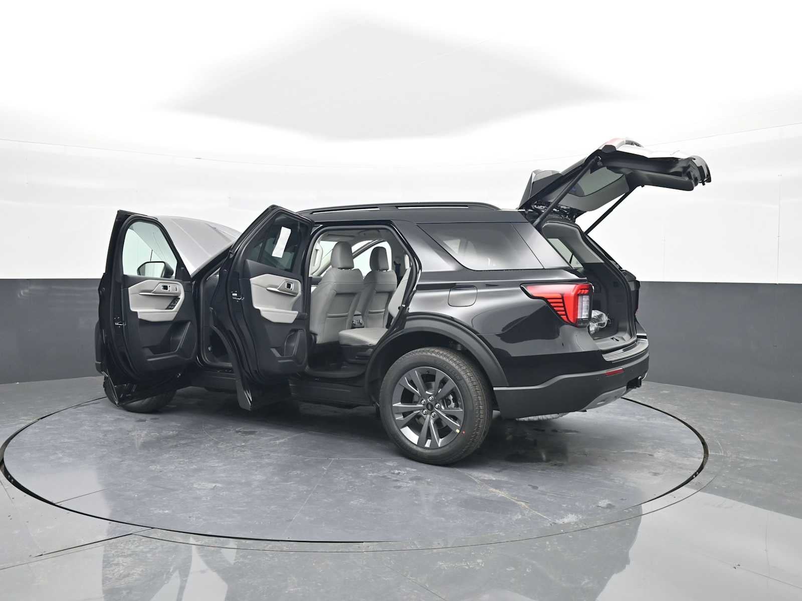 2026 Ford Explorer Active w/100A Pkg