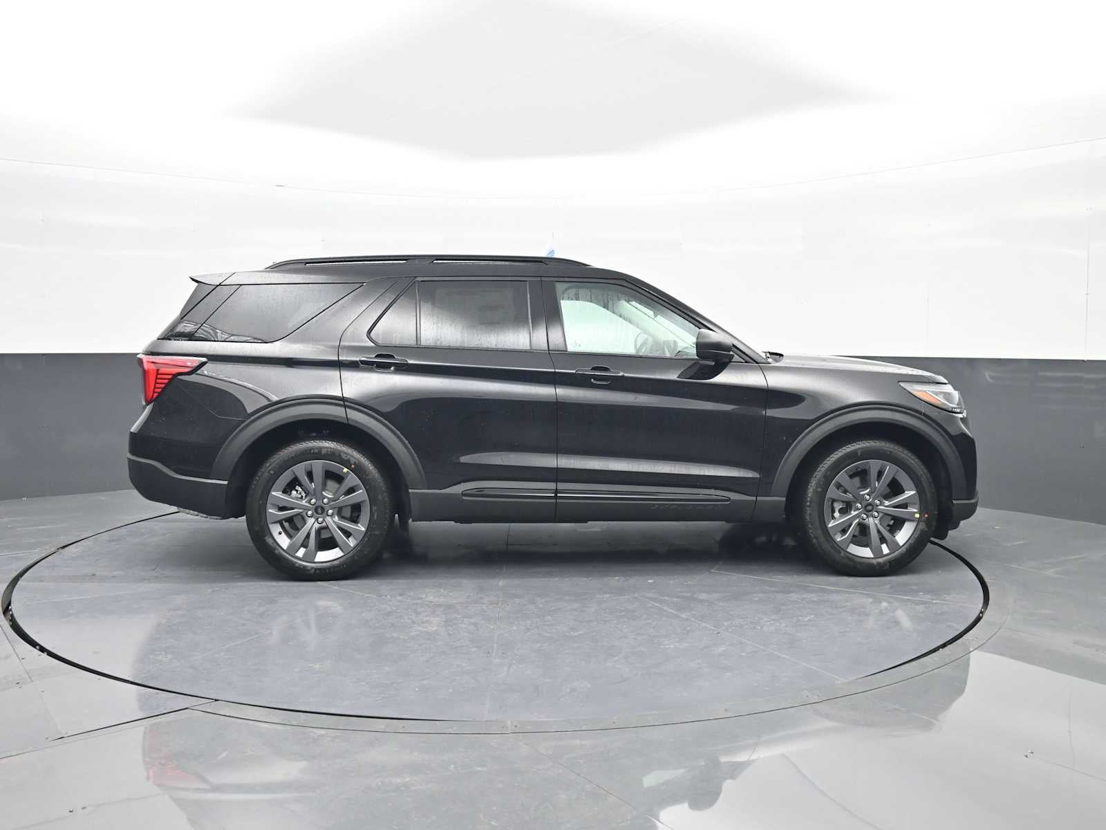 2026 Ford Explorer Active w/100A Pkg