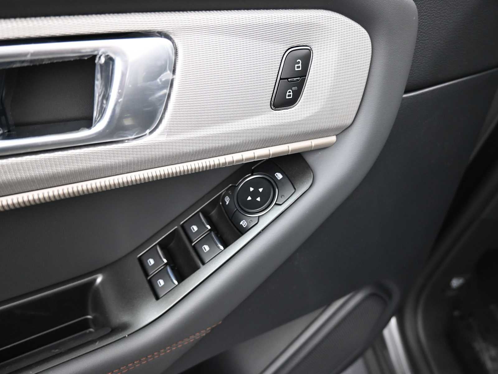 2026 Ford Explorer Active w/100A Pkg