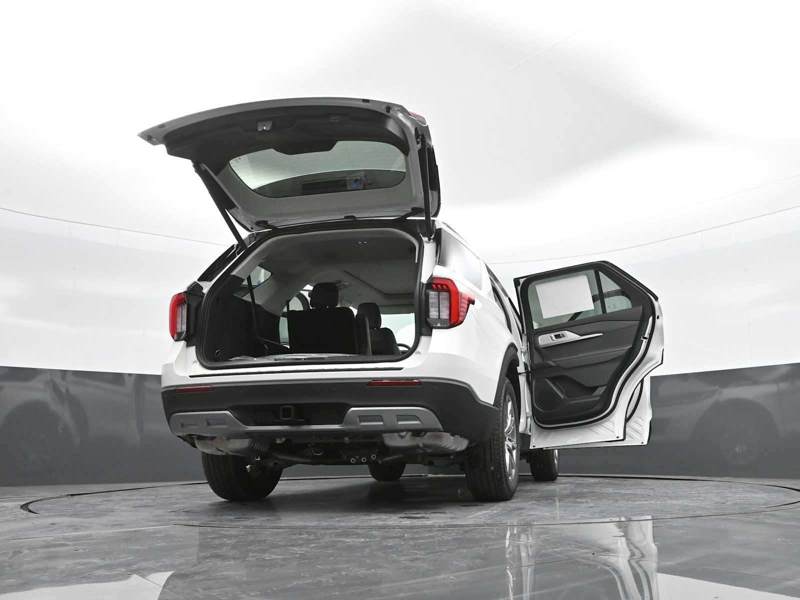 2026 Ford Explorer Active w/100A Pkg