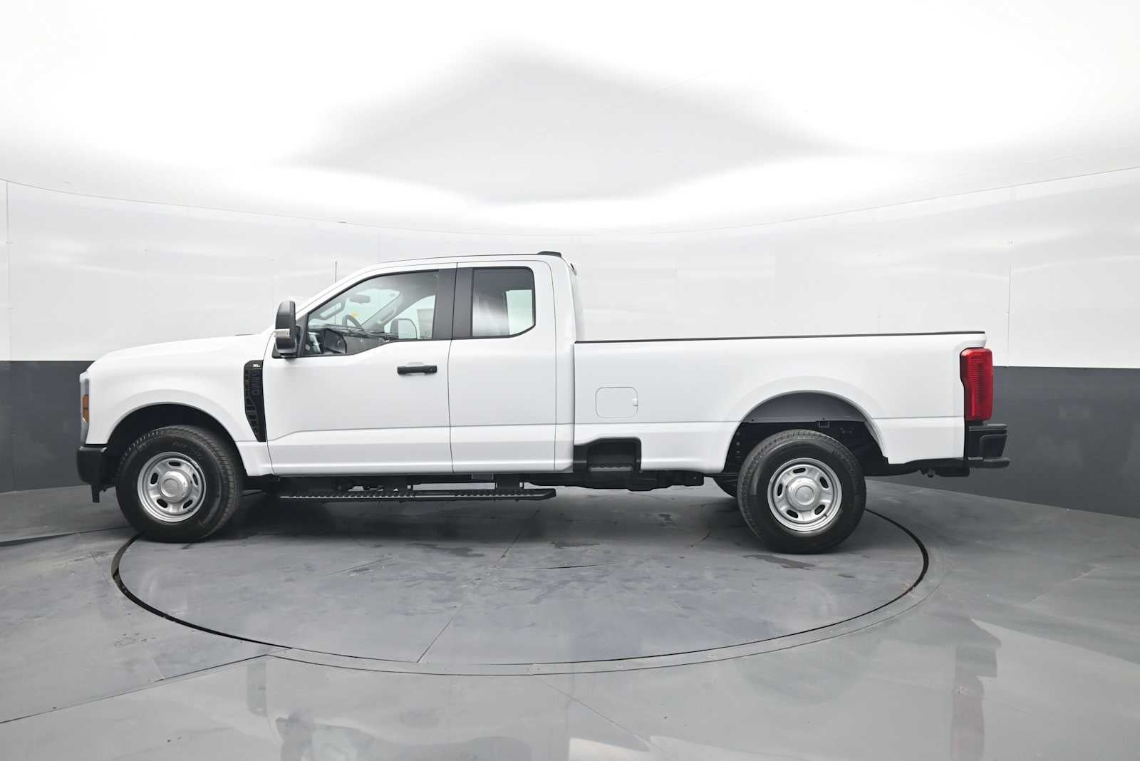 2027 Ford Super Duty F-250 SRW XL