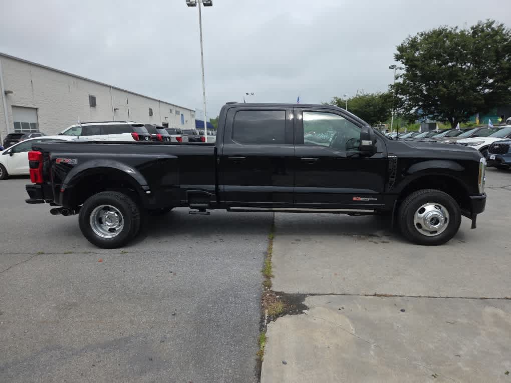 2026 Ford Super Duty F-350 DRW Platinum