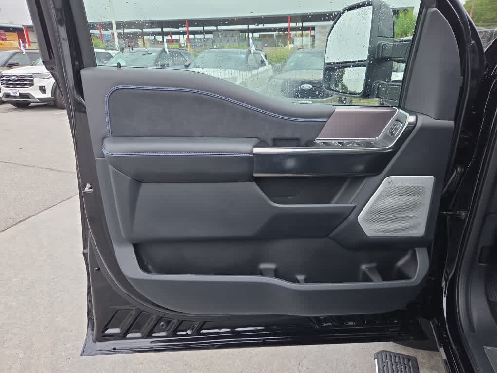 2026 Ford Super Duty F-350 DRW Platinum