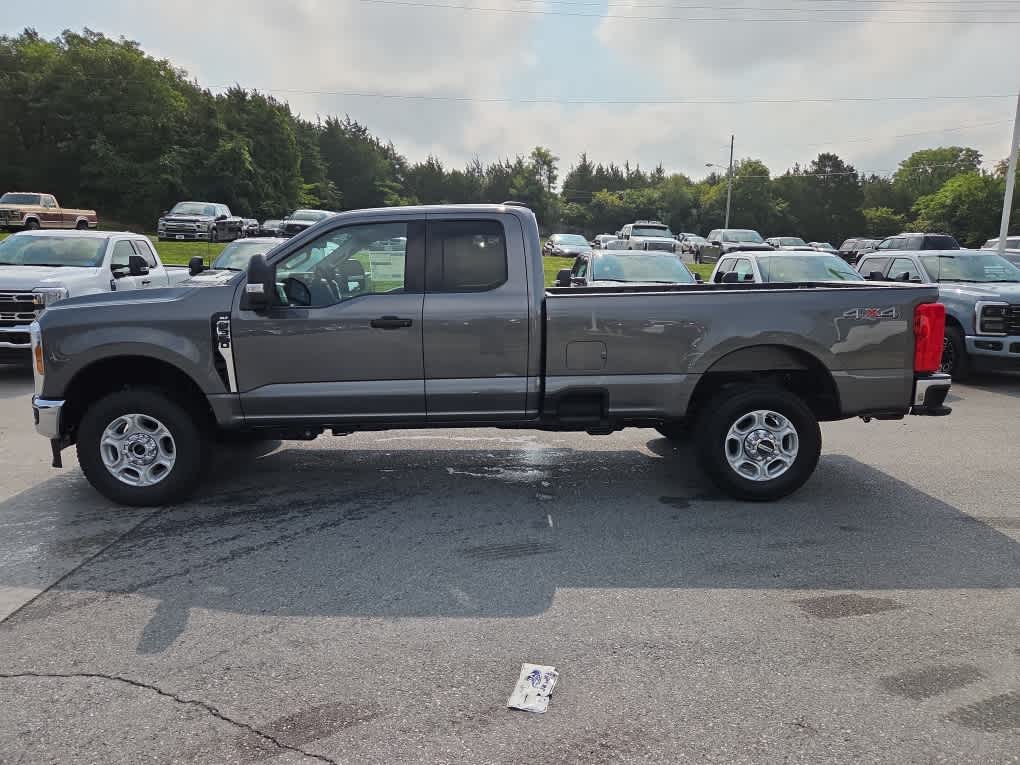 2026 Ford Super Duty F-350 SRW XLT