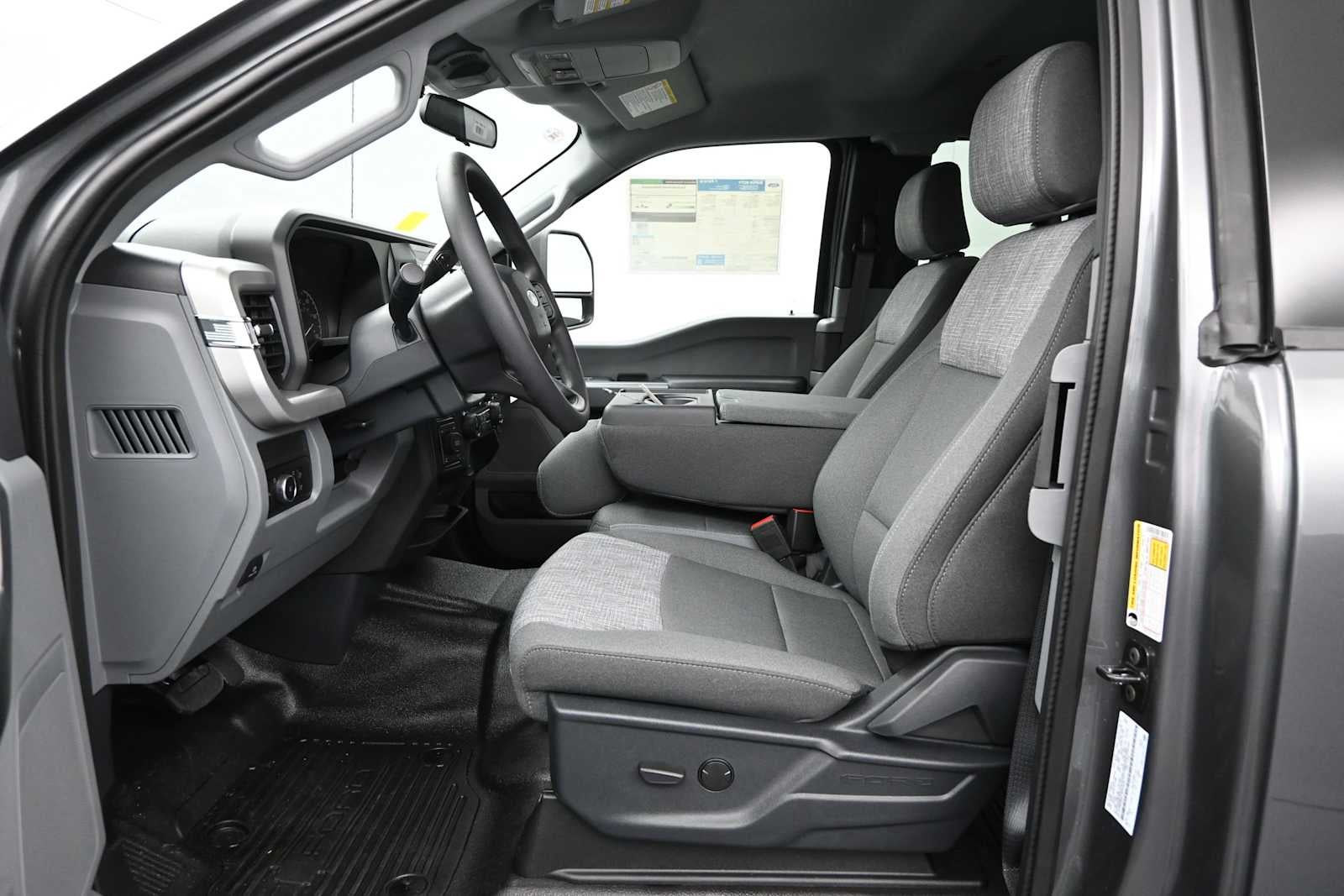 2026 Ford Super Duty F-350 SRW XLT