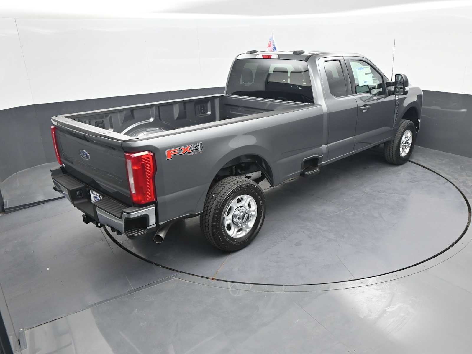 2026 Ford Super Duty F-350 SRW XLT