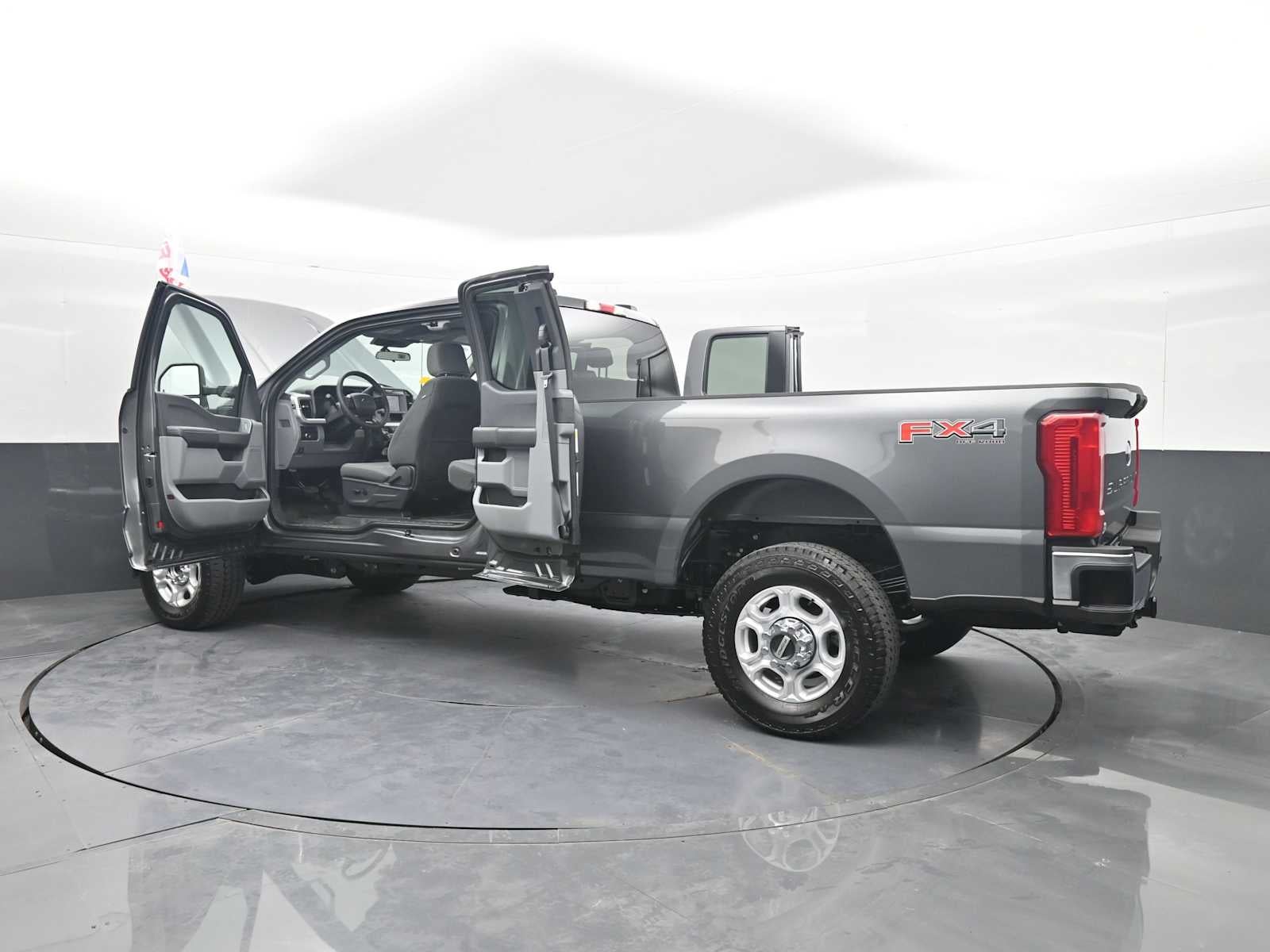 2026 Ford Super Duty F-350 SRW XLT