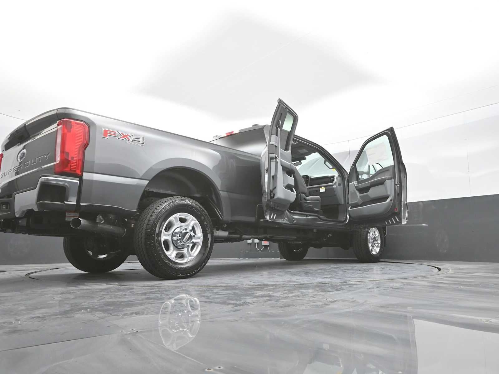 2026 Ford Super Duty F-350 SRW XLT