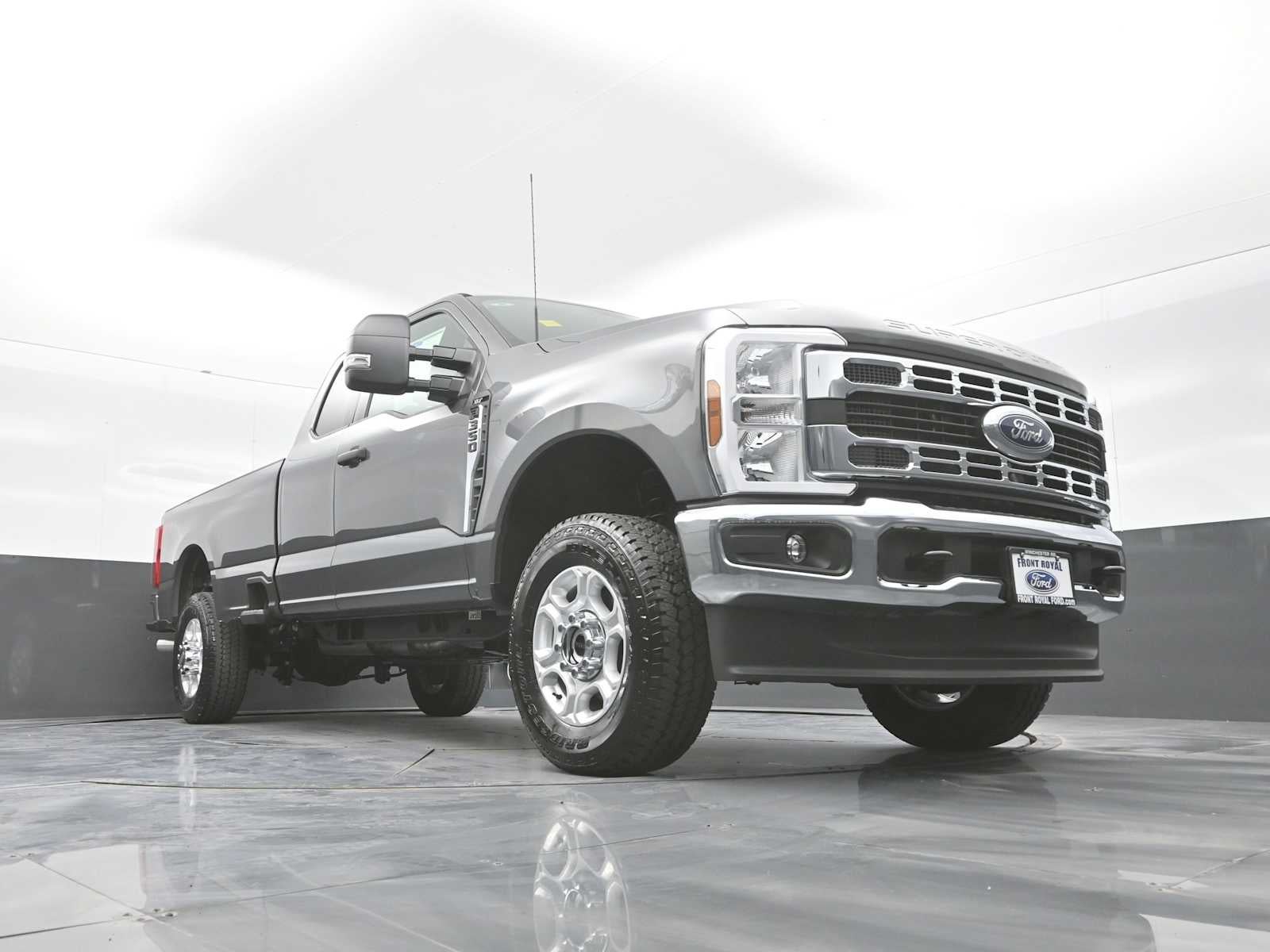 2026 Ford Super Duty F-350 SRW XLT