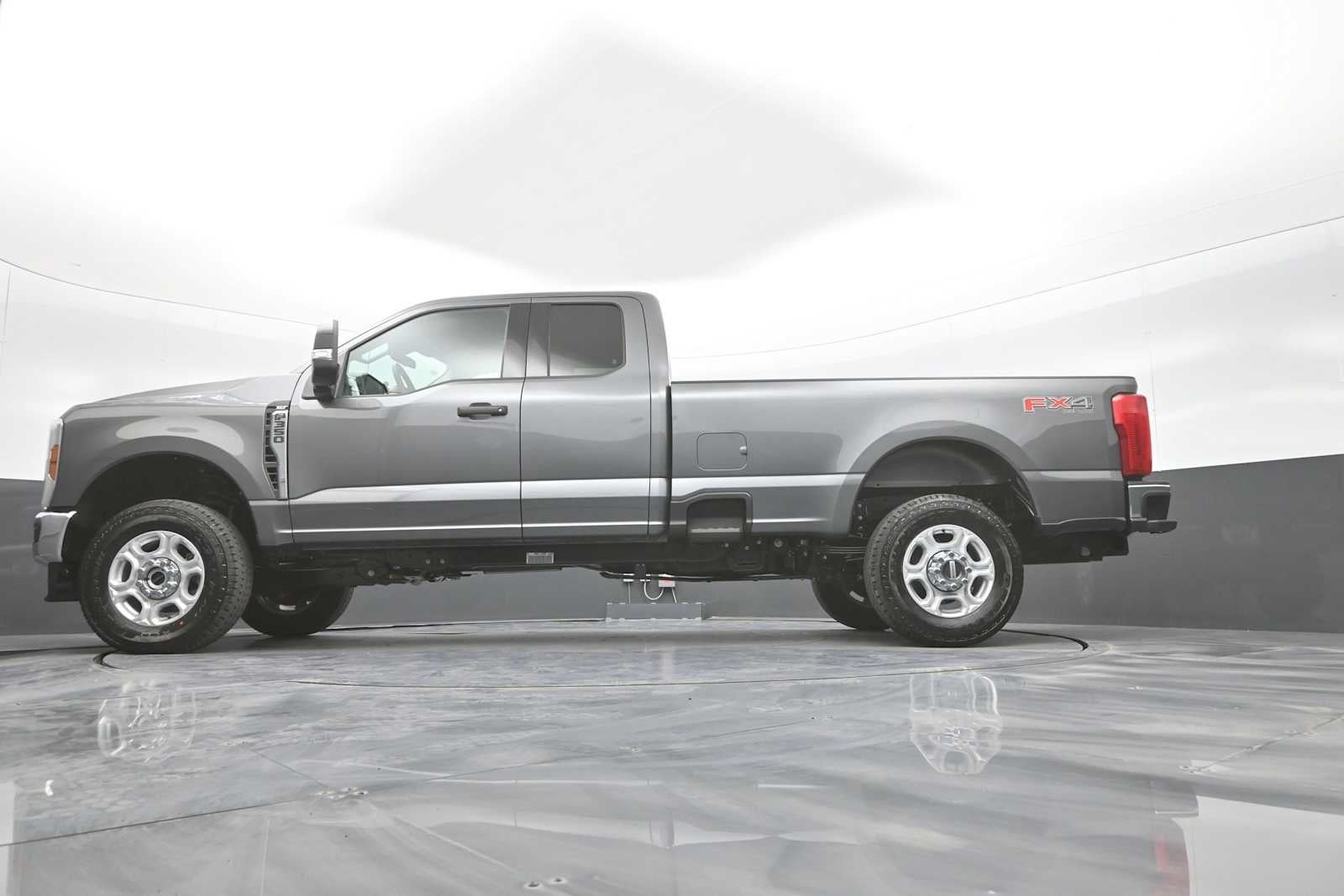 2026 Ford Super Duty F-350 SRW XLT