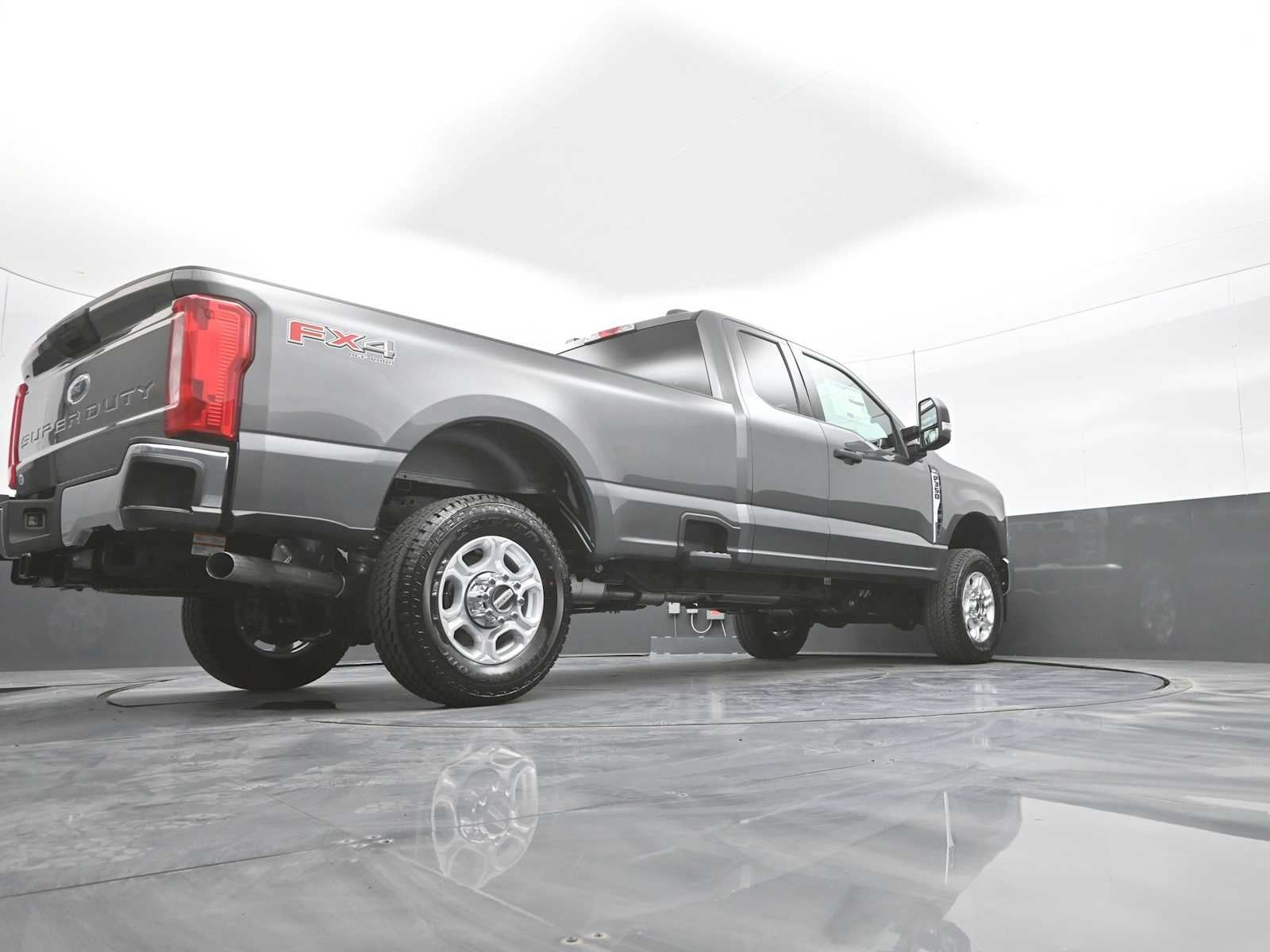 2026 Ford Super Duty F-350 SRW XLT
