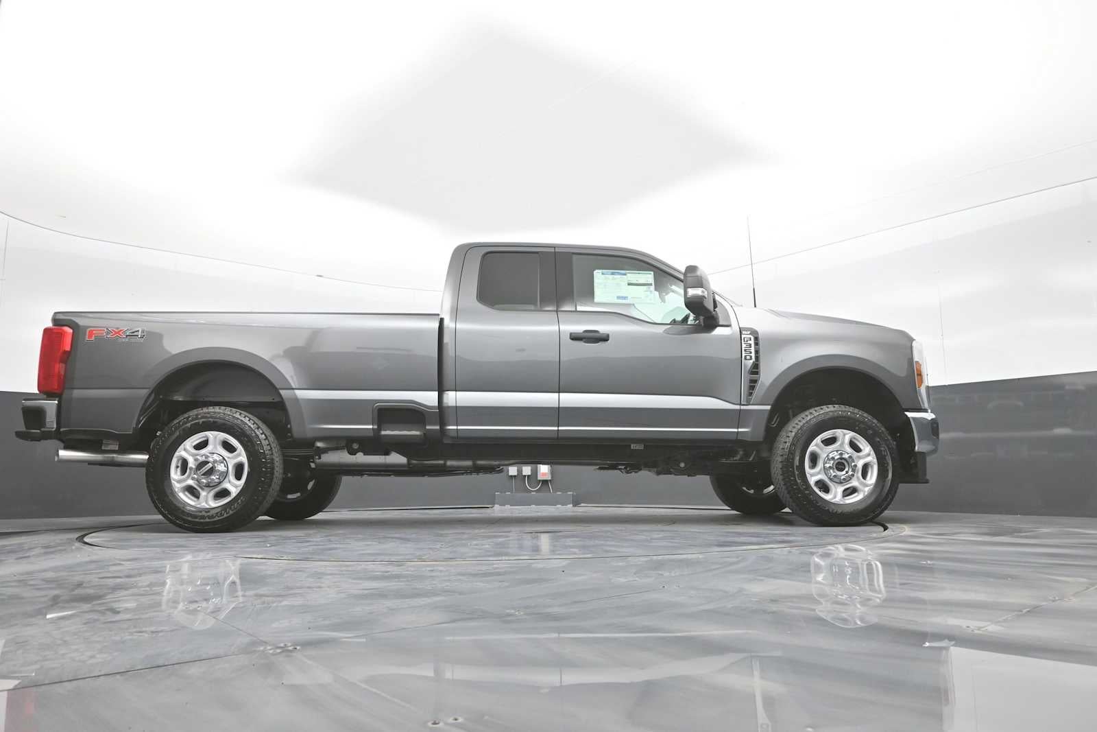 2026 Ford Super Duty F-350 SRW XLT