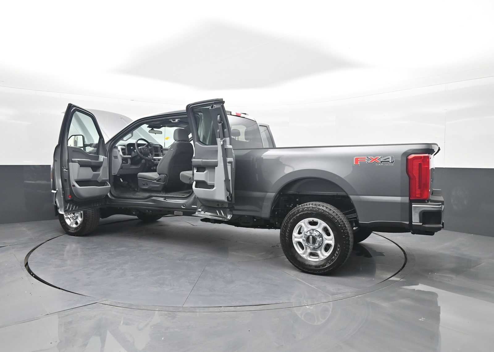 2026 Ford Super Duty F-350 SRW XLT
