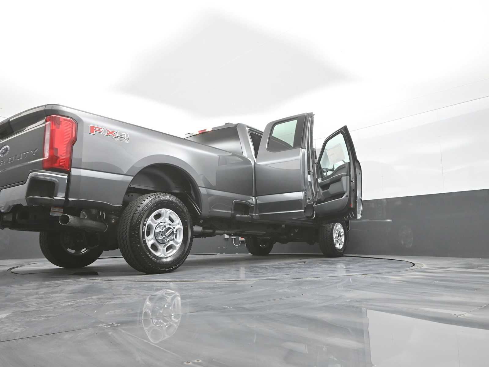 2026 Ford Super Duty F-350 SRW XLT