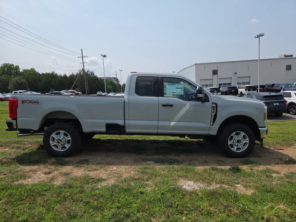 2026 Ford Super Duty F-350 SRW XLT