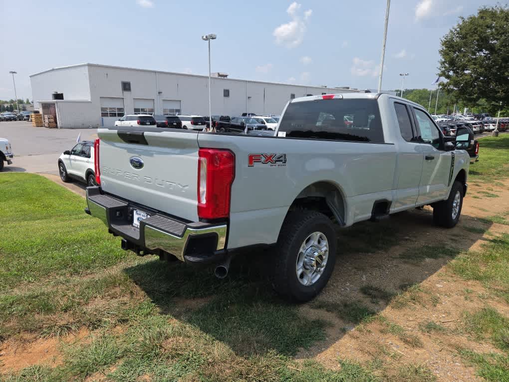 2026 Ford Super Duty F-350 SRW XLT