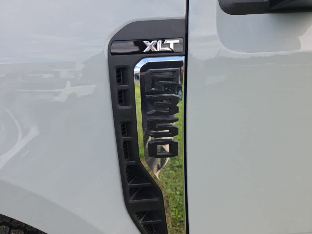 2026 Ford Super Duty F-350 SRW XLT