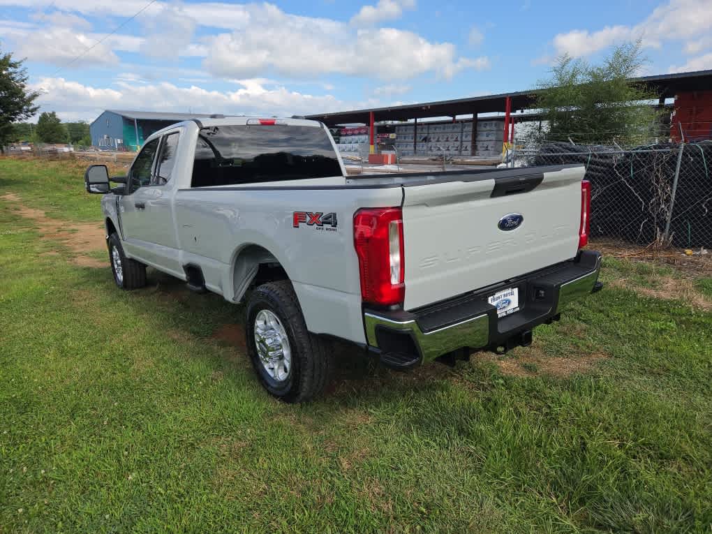 2026 Ford Super Duty F-350 SRW XLT