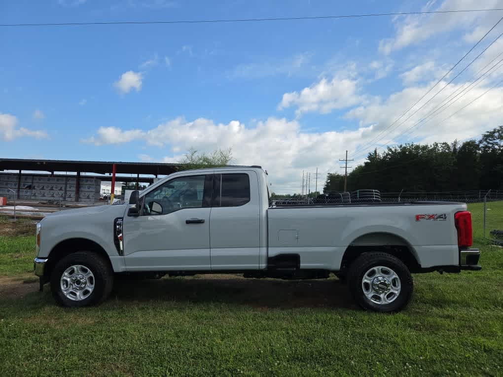 2026 Ford Super Duty F-350 SRW XLT