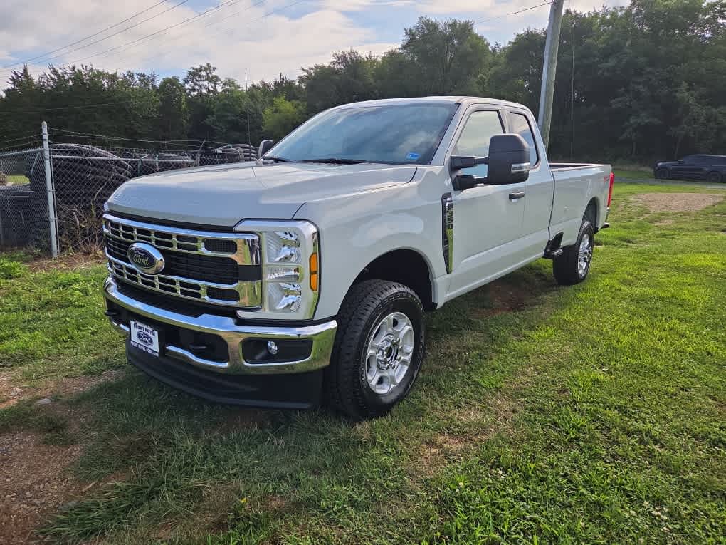 2026 Ford Super Duty F-350 SRW XLT
