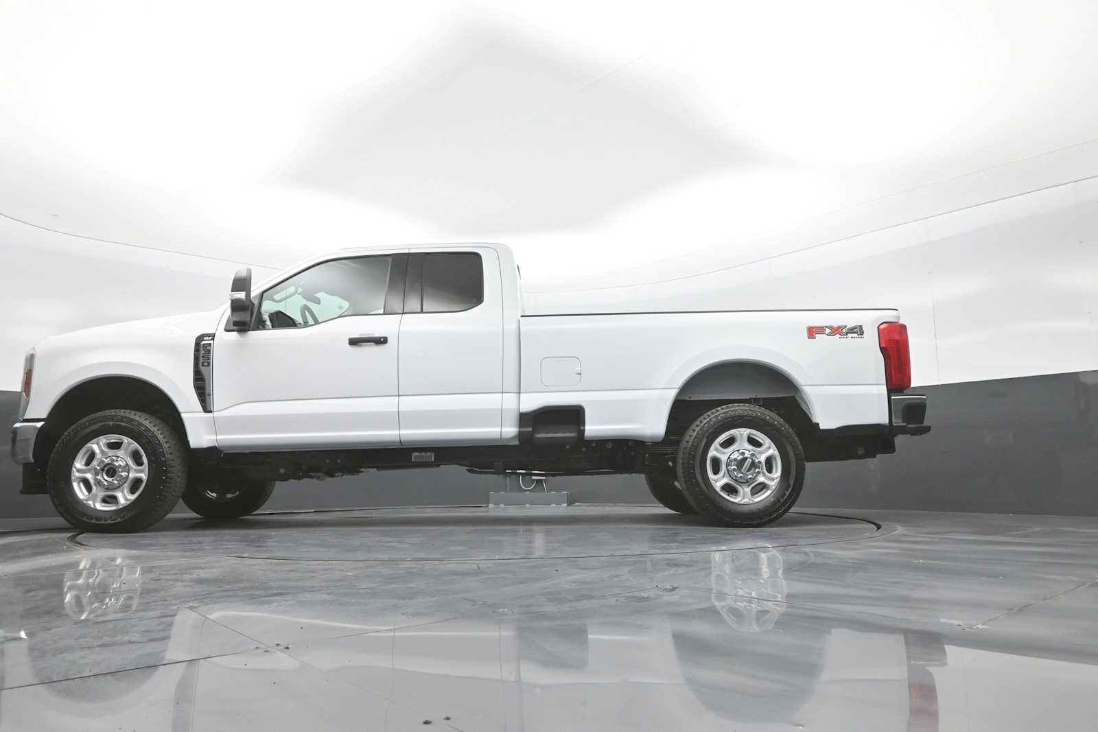 2026 Ford Super Duty F-350 SRW XLT