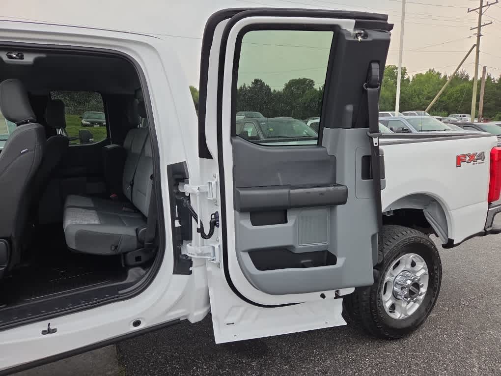 2026 Ford Super Duty F-350 SRW XLT