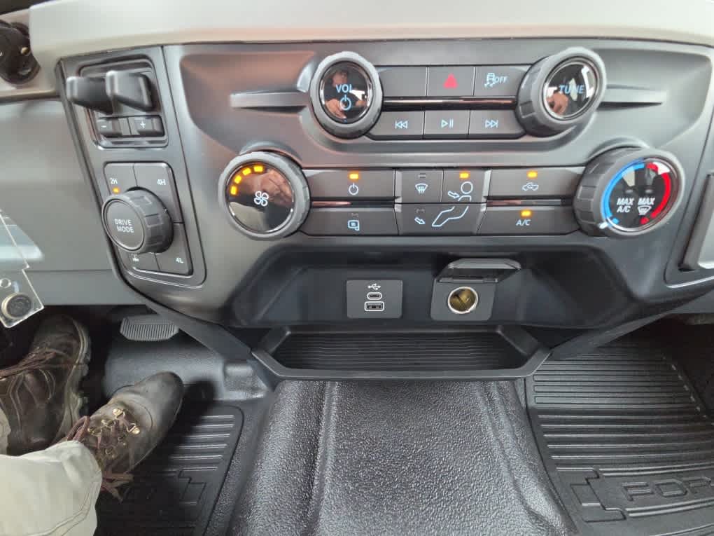 2026 Ford Super Duty F-350 SRW XLT