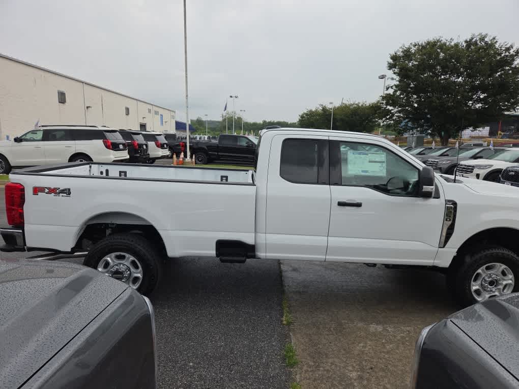 2026 Ford Super Duty F-350 SRW XLT