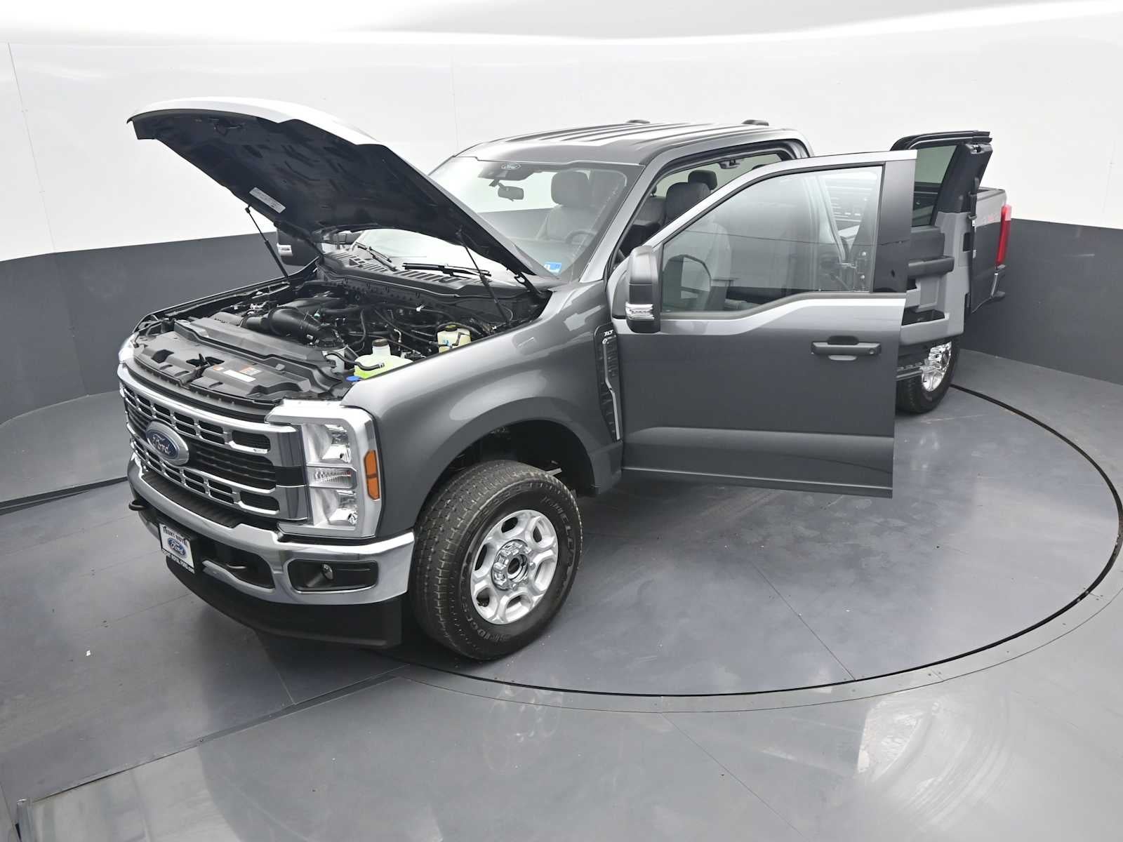 2026 Ford Super Duty F-350 SRW XLT