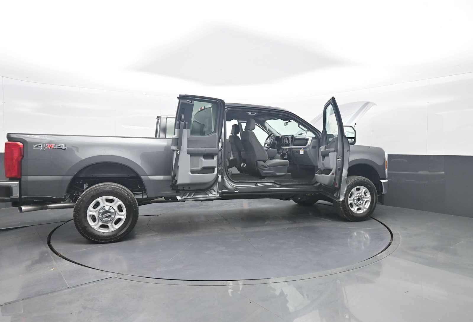2026 Ford Super Duty F-350 SRW XLT
