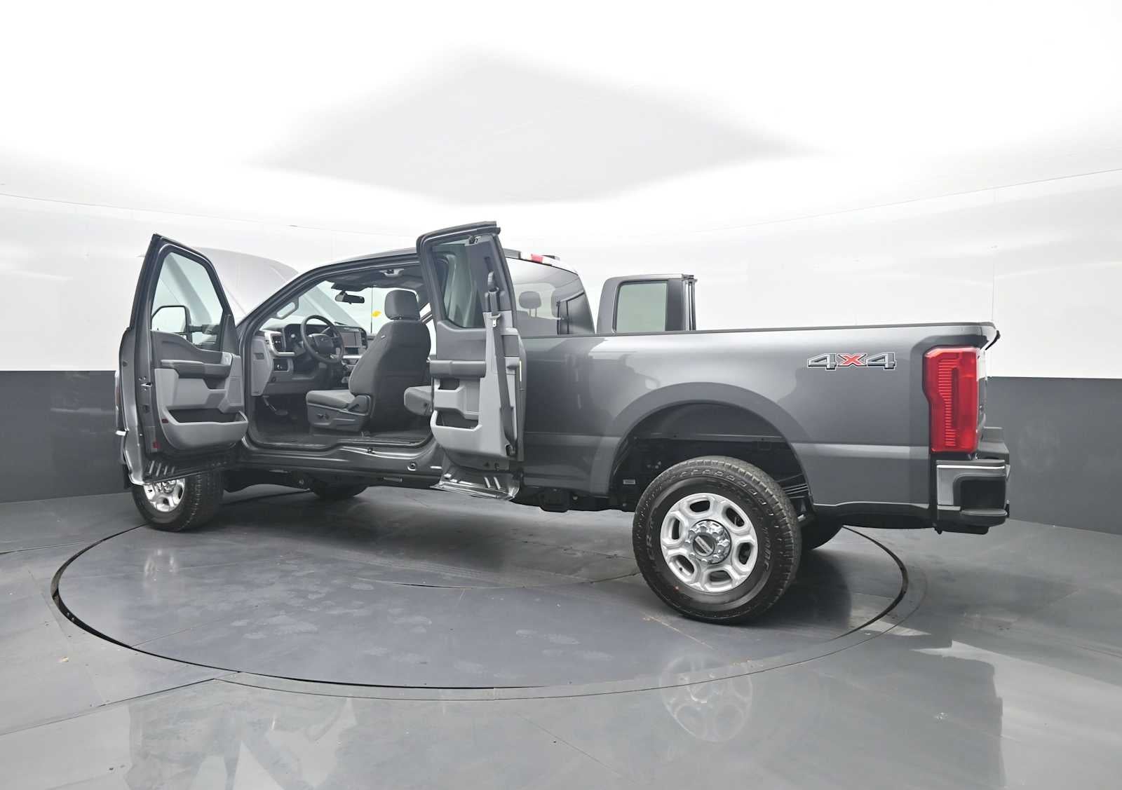 2026 Ford Super Duty F-350 SRW XLT