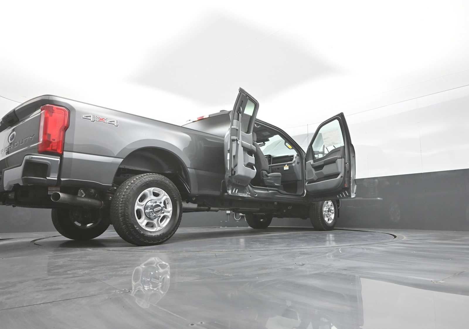 2026 Ford Super Duty F-350 SRW XLT