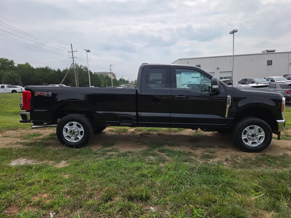 2026 Ford Super Duty F-350 SRW XLT