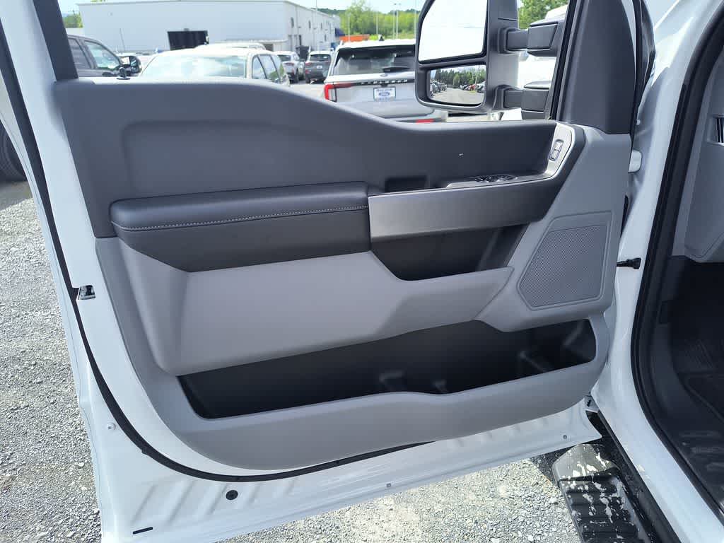 2025 Ford Super Duty F-350 SRW XL