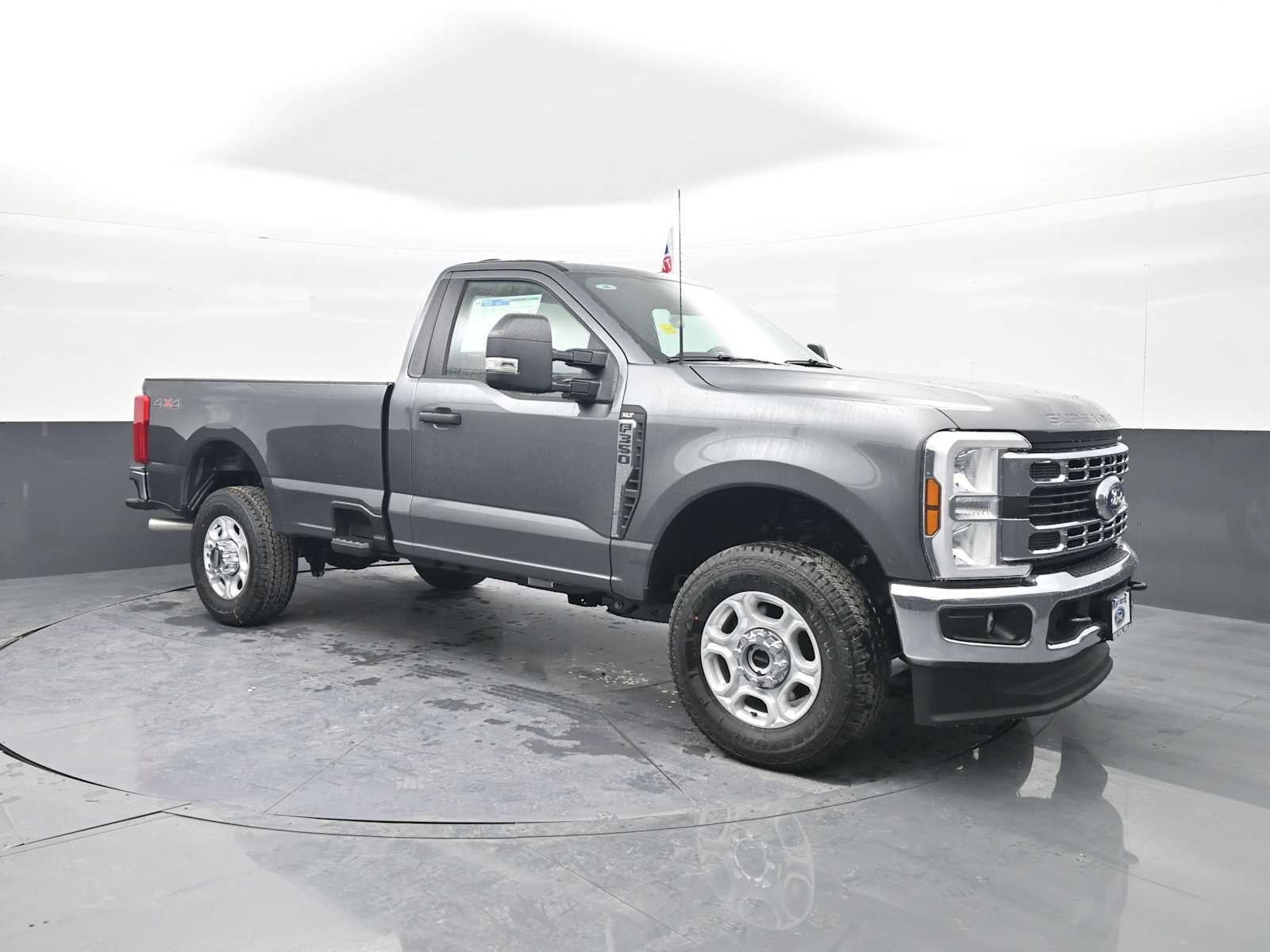 2026 Ford Super Duty F-350 SRW XLT