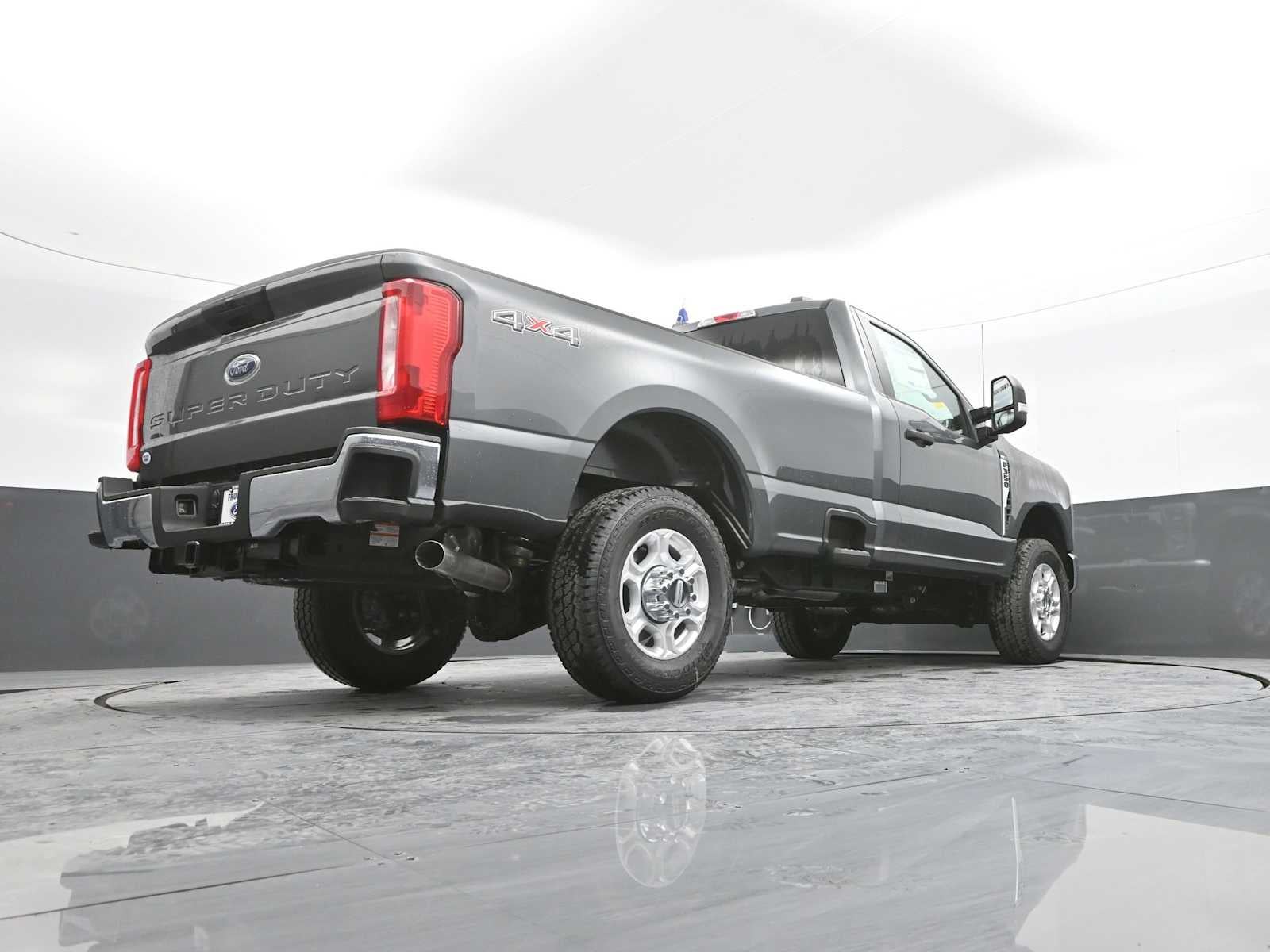 2026 Ford Super Duty F-350 SRW XLT