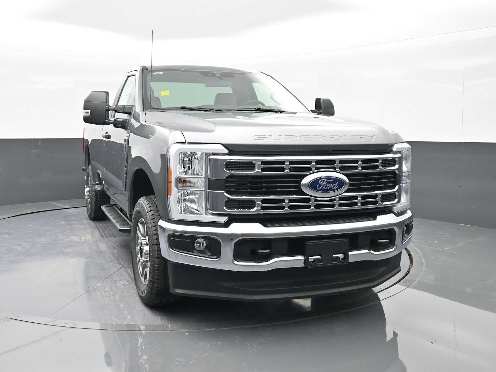 2025 Ford Super Duty F-350 SRW XLT