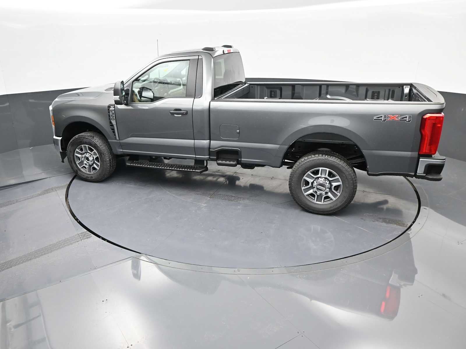 2025 Ford Super Duty F-350 SRW XLT