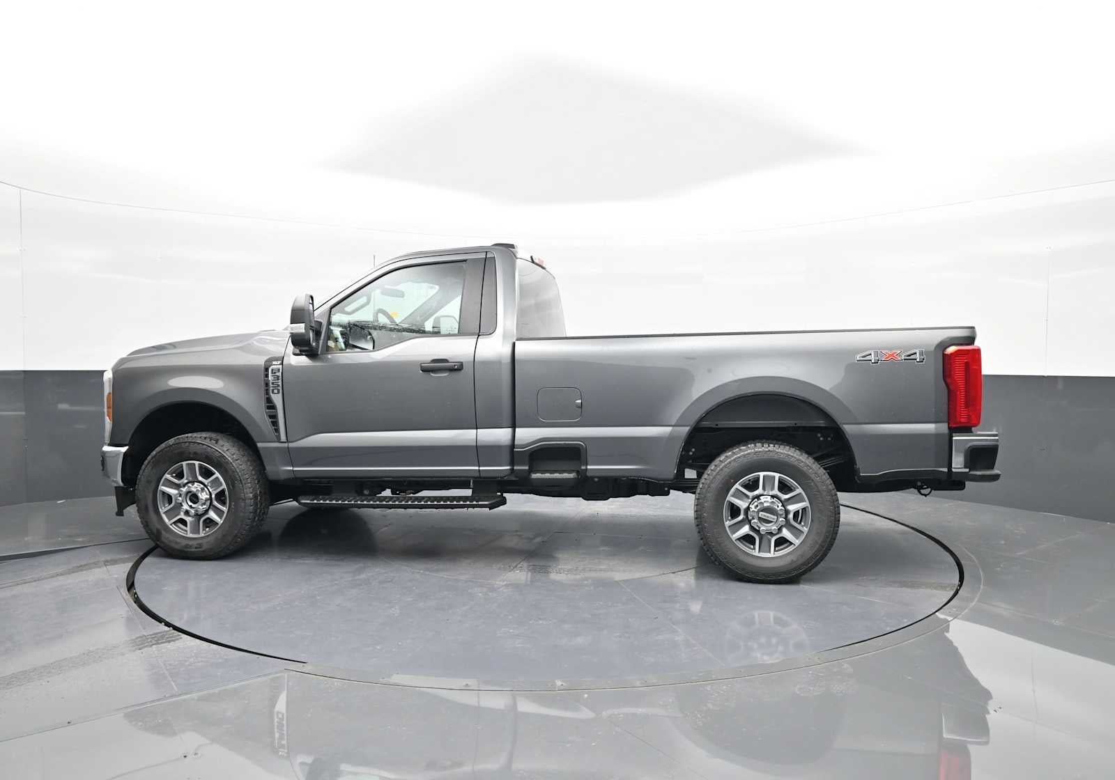 2025 Ford Super Duty F-350 SRW XLT