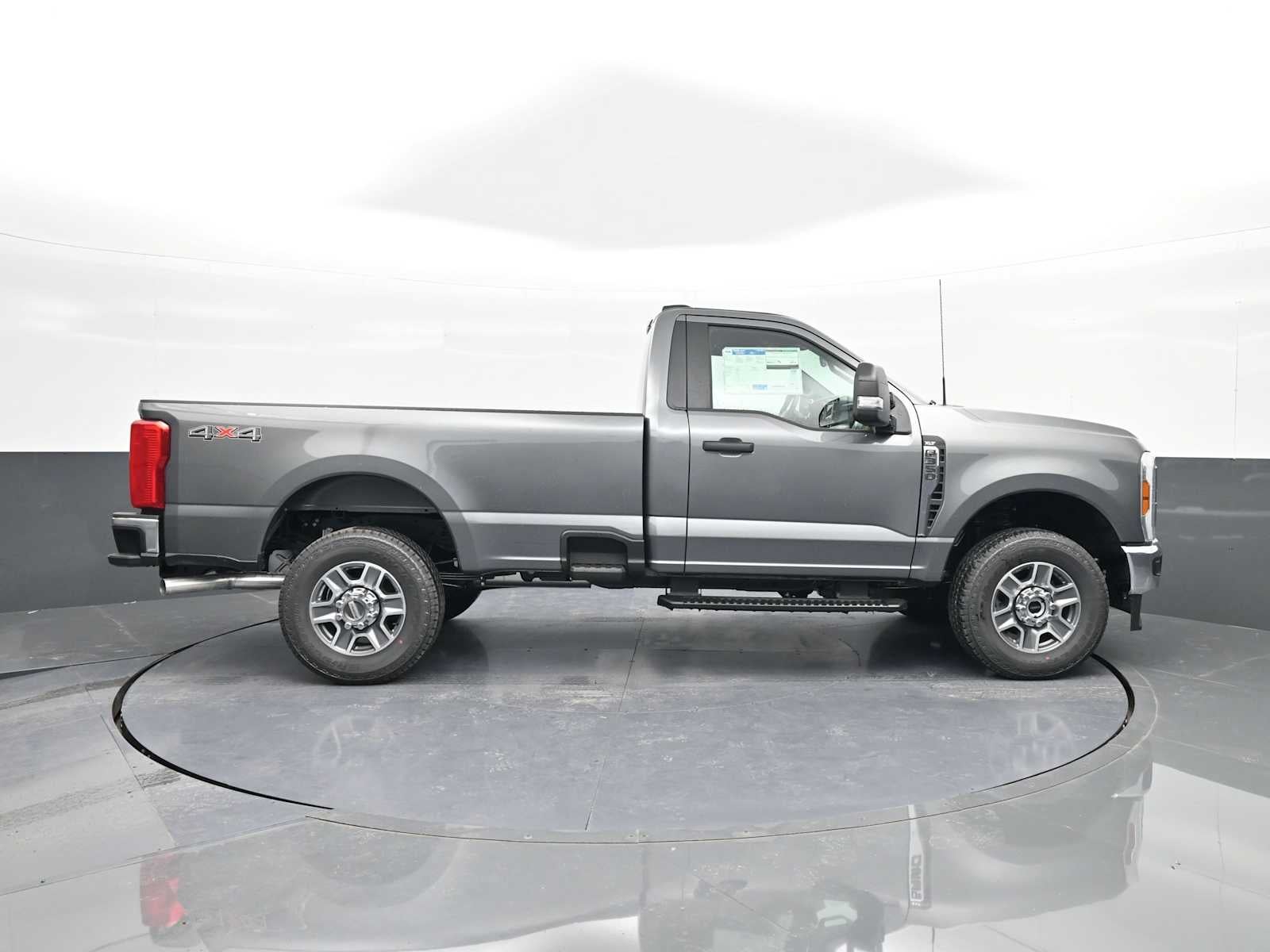2025 Ford Super Duty F-350 SRW XLT