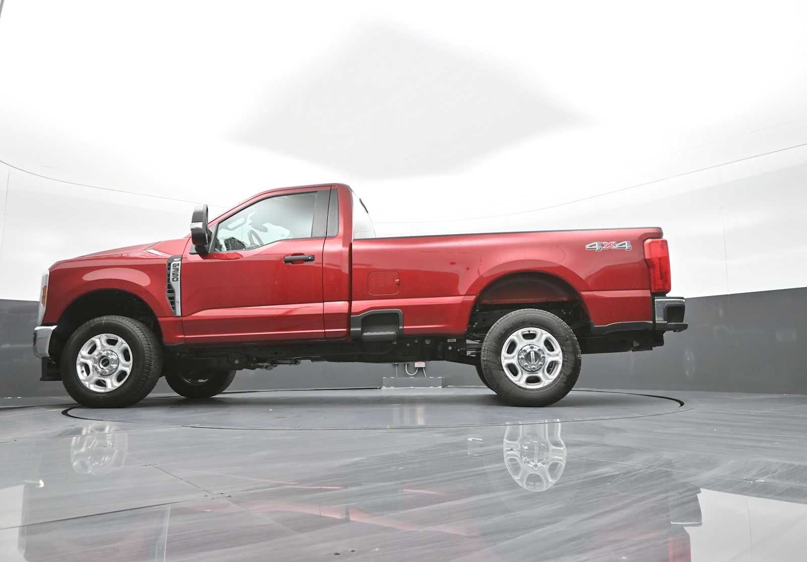 2026 Ford Super Duty F-350 SRW XLT