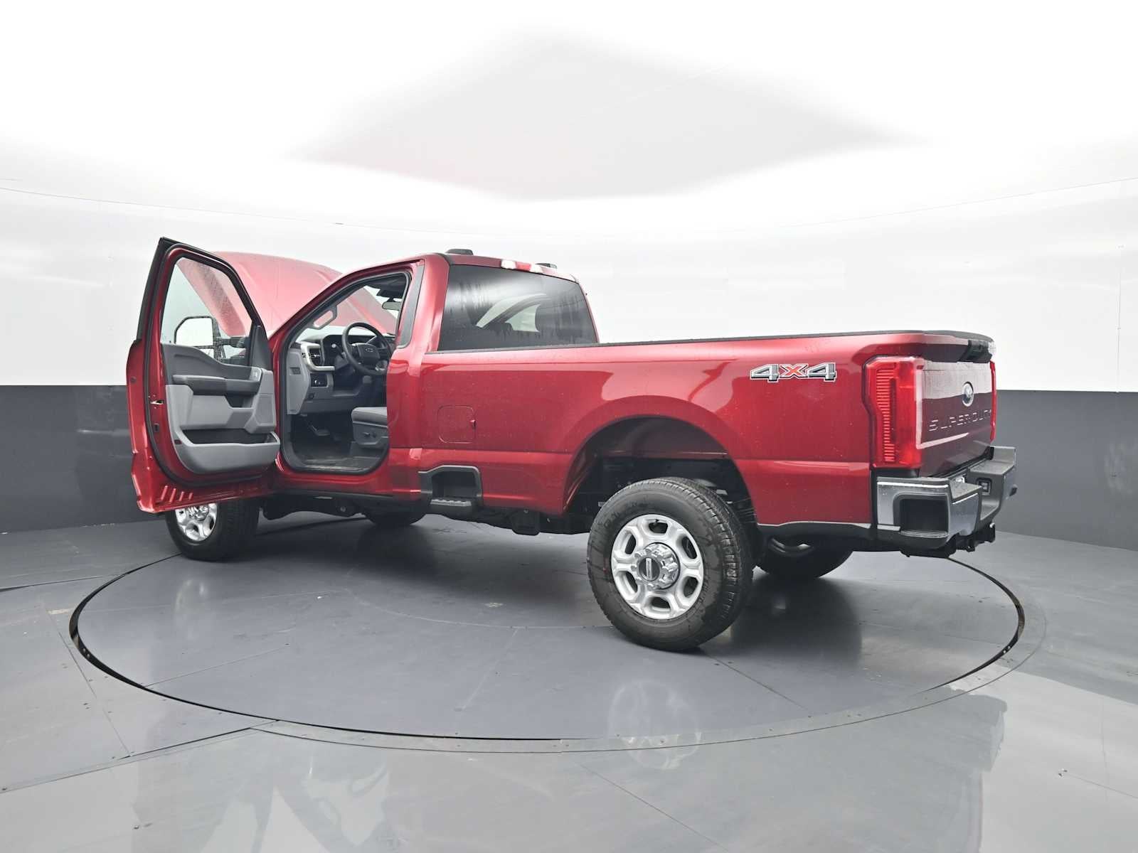 2026 Ford Super Duty F-350 SRW XLT