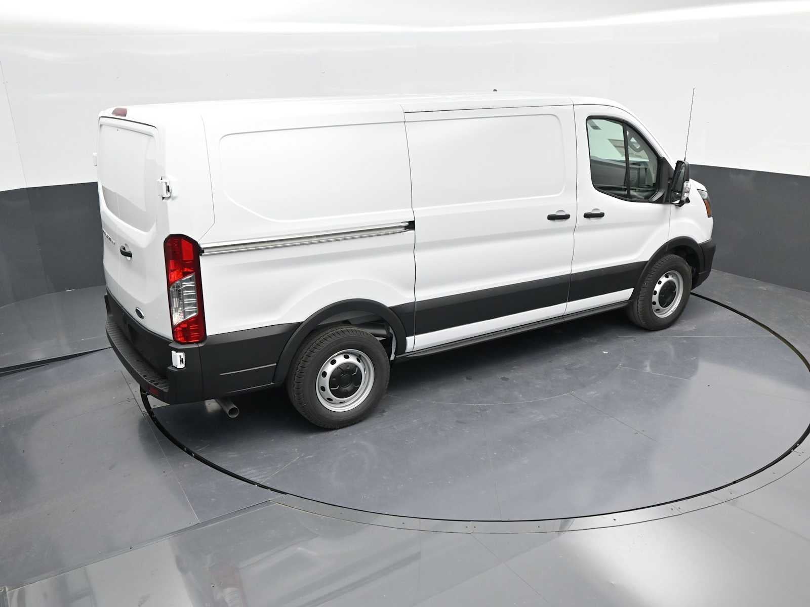 2025 Ford Transit Base